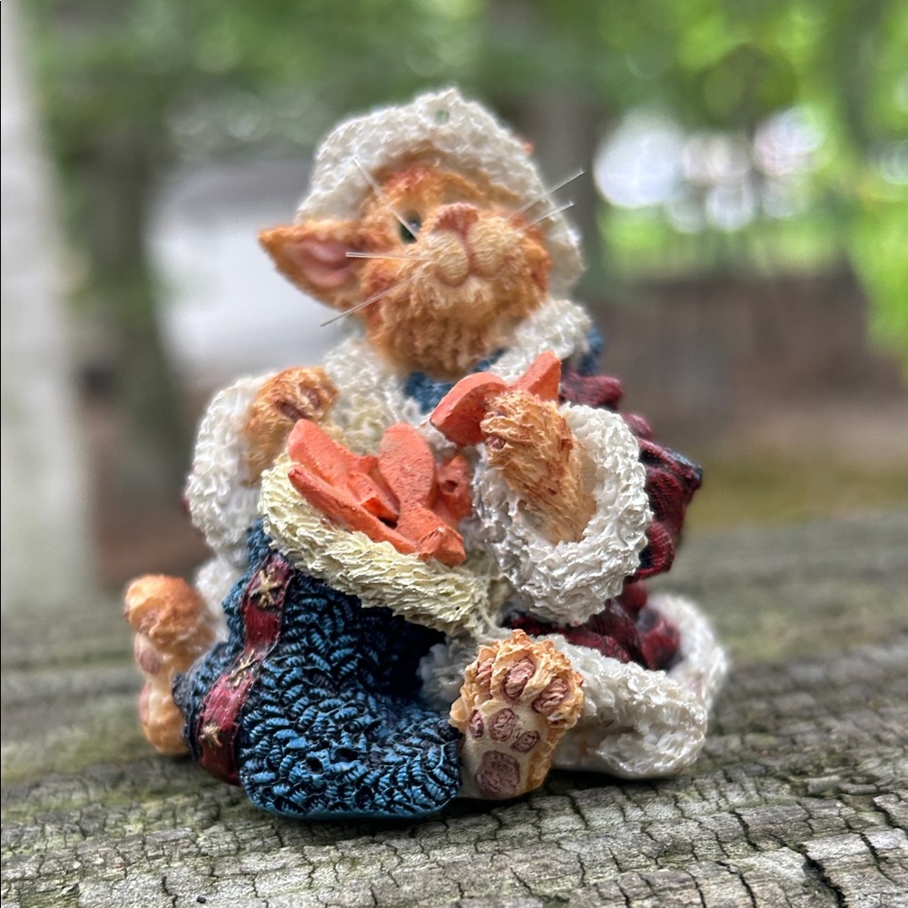 Boyd’s Bear and Friends Christmas Cat Figurine